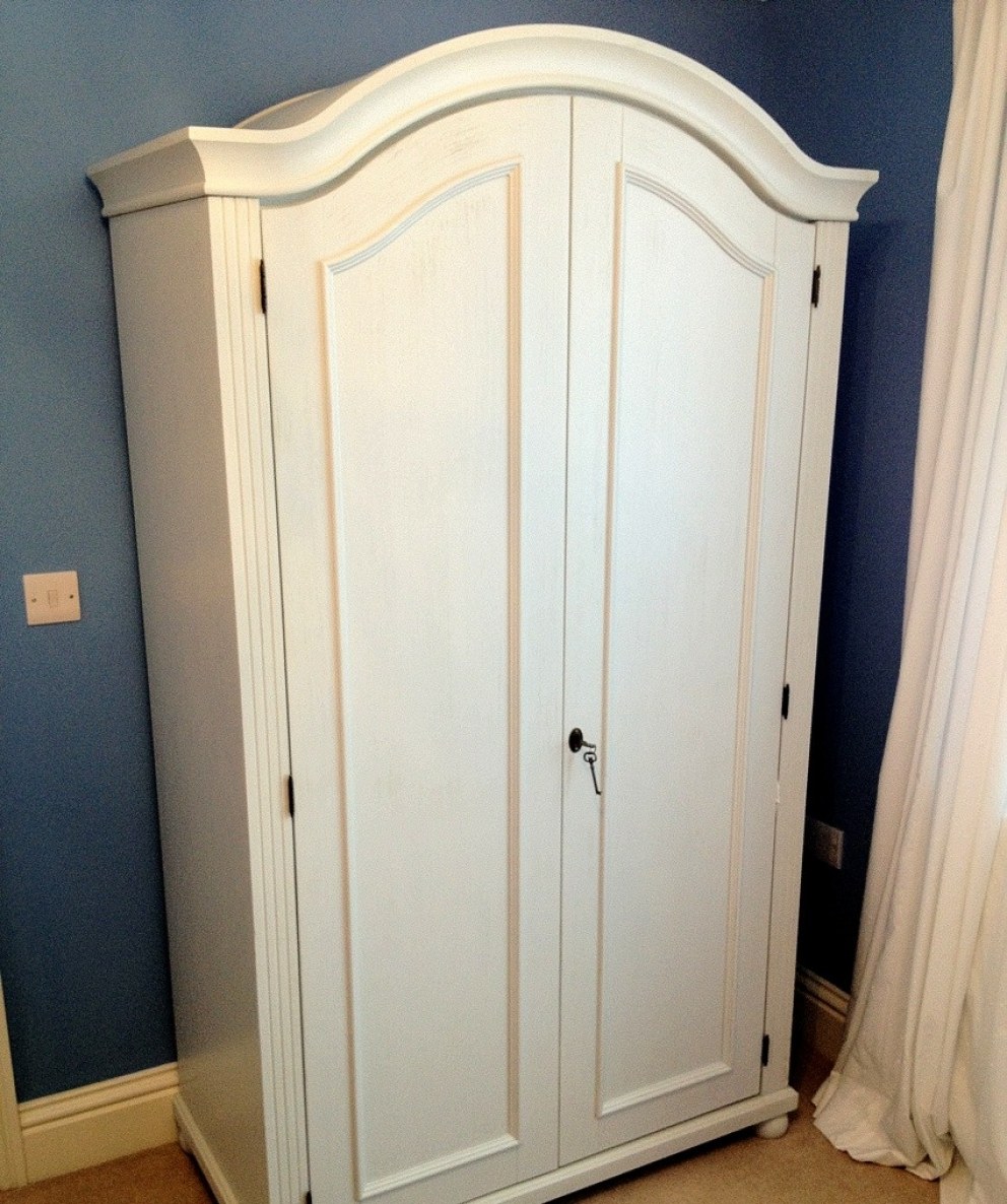 Private Apartment, Dulwich | Shabby chic wardrobe | Interior Designers